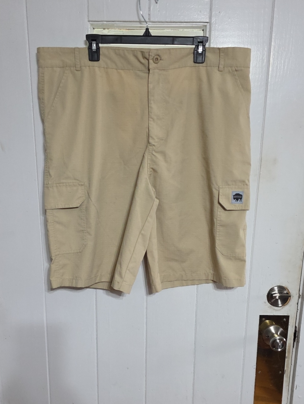 Buffalo Outdoors Men's Tan Cargo Shorts Side Pockets Rip Stop Sz 40 EUC